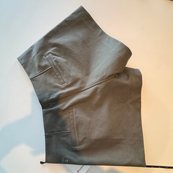 NWT lululemon Utilitech Relaxed-Fit High-Rise Short 3.5" Army Green (Size 14) - Picture 3 of 5